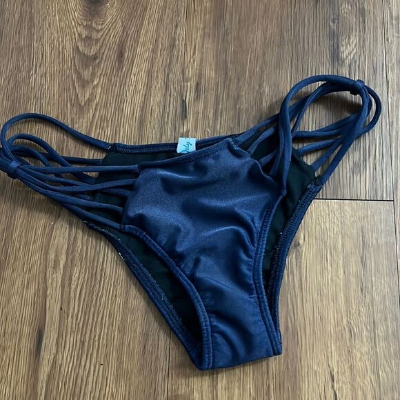 Navy Blue Bikini Bottom - String Bottom Size Small - NWOT - New - Picture 1 of 4